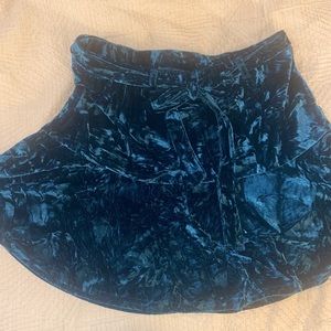 GORGEOUS Crushed Velvet-look Teal skirt🦋